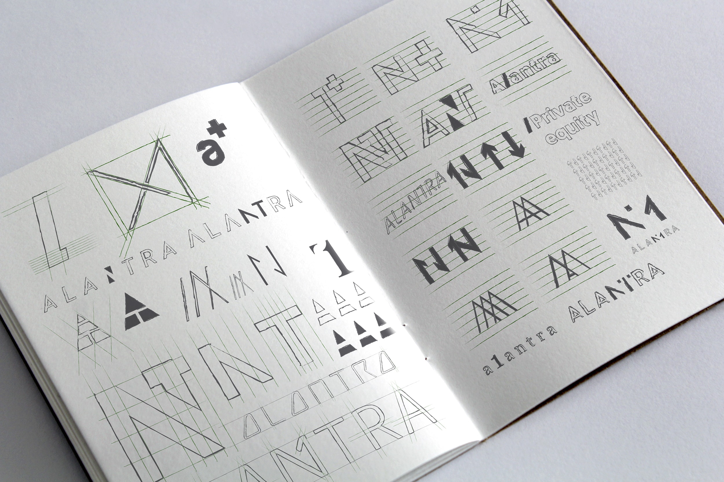 Sketchbook brainstorming logotipo Alantra Sketchbook brainstorming logotipo Alantra